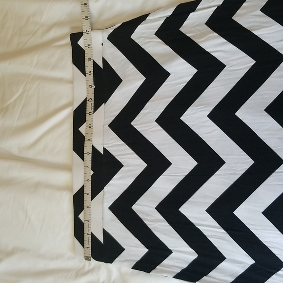 Black & White Chevron Print Maxi Skirt EUC - Picture 2 of 4